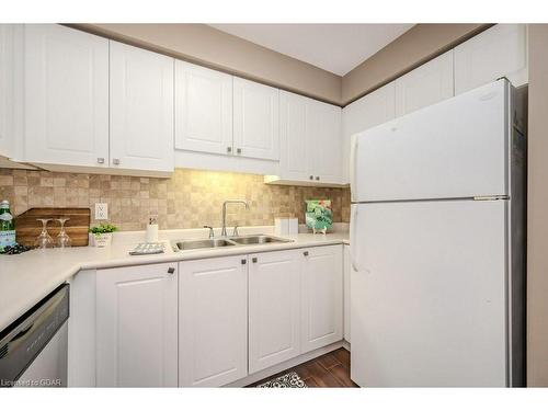 77-920 Edinburgh Road S, Guelph, ON - Indoor Photo Showing Kitchen With Double Sink