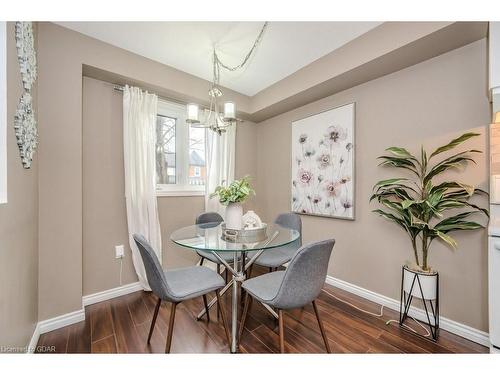 77-920 Edinburgh Road S, Guelph, ON - Indoor Photo Showing Dining Room