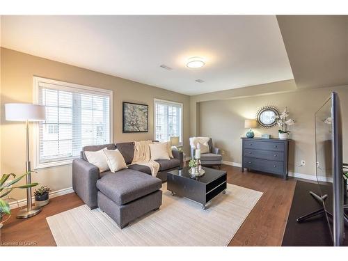 622 B Woodlawn Road E, Guelph, ON - Indoor Photo Showing Living Room