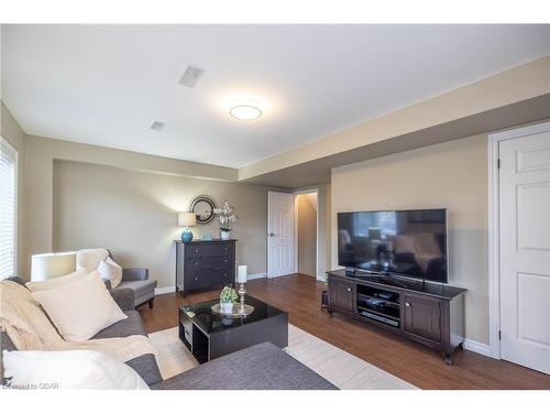 622 B Woodlawn Road E, Guelph, ON - Indoor Photo Showing Living Room