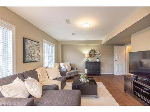 622 B Woodlawn Road E, Guelph, ON - Indoor Photo Showing Living Room