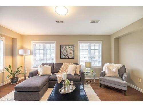 622 B Woodlawn Road E, Guelph, ON - Indoor Photo Showing Living Room