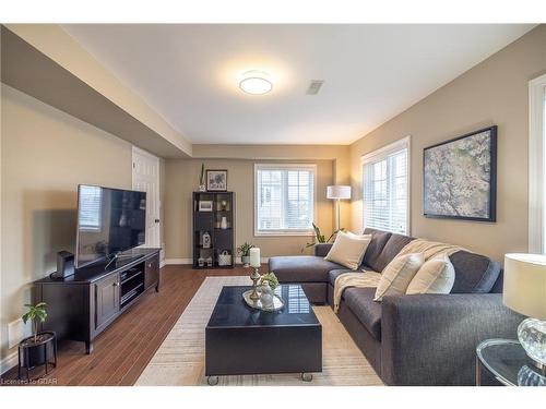 622 B Woodlawn Road E, Guelph, ON - Indoor Photo Showing Living Room