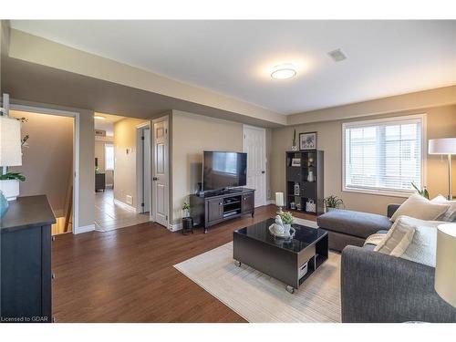 622 B Woodlawn Road E, Guelph, ON - Indoor Photo Showing Living Room