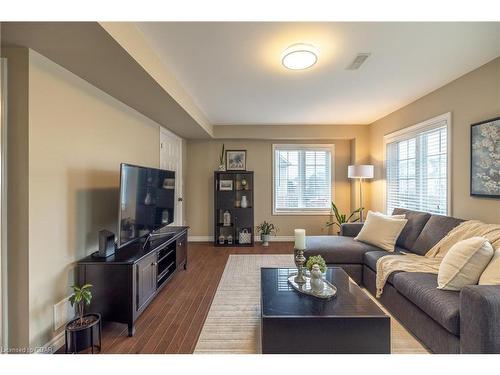 622 B Woodlawn Road E, Guelph, ON - Indoor Photo Showing Living Room