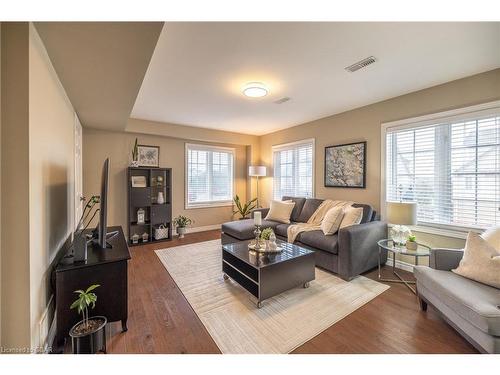 622 B Woodlawn Road E, Guelph, ON - Indoor Photo Showing Living Room