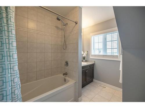 622 B Woodlawn Road E, Guelph, ON - Indoor Photo Showing Bathroom