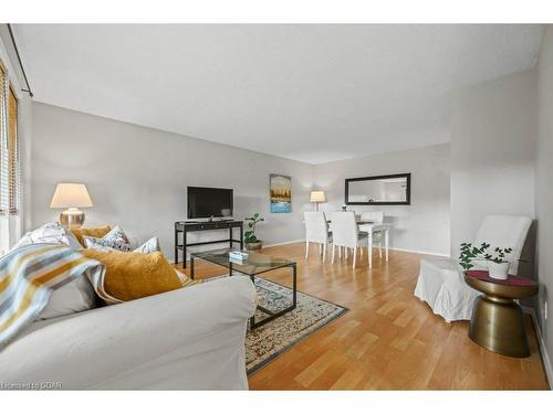 14 Avra Court, Guelph, ON - Indoor Photo Showing Living Room