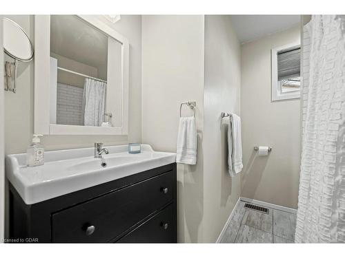 14 Avra Court, Guelph, ON - Indoor Photo Showing Bathroom