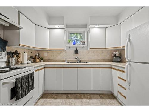 14 Avra Court, Guelph, ON - Indoor Photo Showing Kitchen With Double Sink