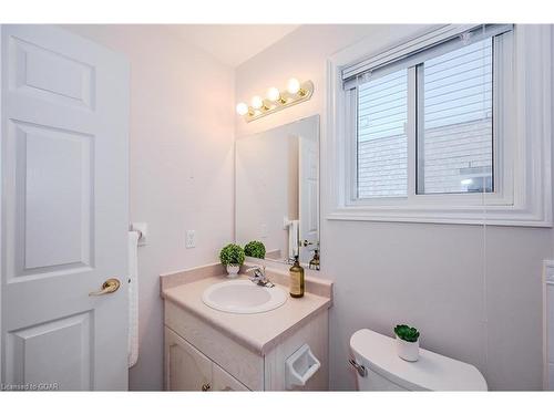 20 Honeysuckle Drive, Guelph, ON - Indoor Photo Showing Bathroom