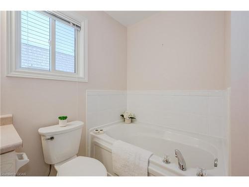 20 Honeysuckle Drive, Guelph, ON - Indoor Photo Showing Bathroom