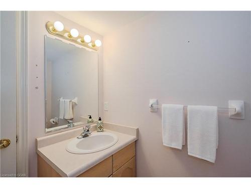 20 Honeysuckle Drive, Guelph, ON - Indoor Photo Showing Bathroom