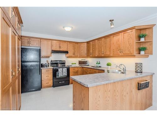 20 Honeysuckle Drive, Guelph, ON - Indoor Photo Showing Kitchen With Double Sink