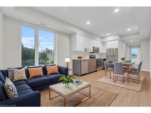 123-708 Woolwich Street, Guelph, ON - Indoor Photo Showing Living Room