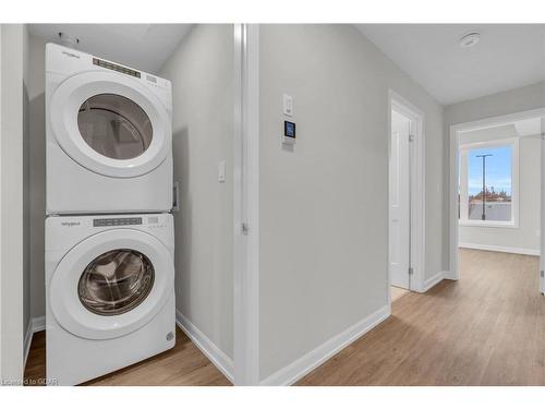 123-708 Woolwich Street, Guelph, ON - Indoor Photo Showing Laundry Room