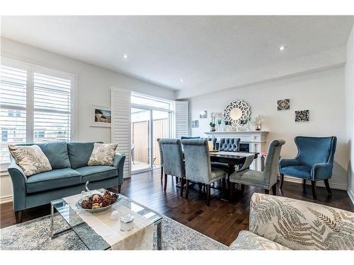 44 Kay Crescent, Guelph, ON - Indoor Photo Showing Living Room