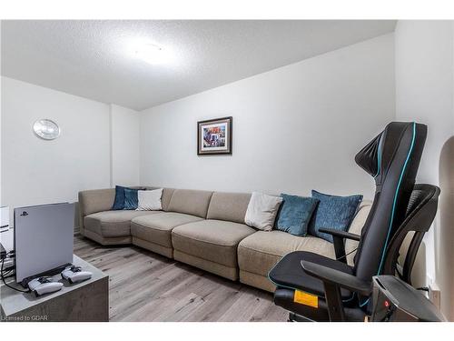 44 Kay Crescent, Guelph, ON - Indoor Photo Showing Living Room