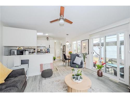 12 Bush Lane, Aberfoyle, ON - Indoor Photo Showing Living Room