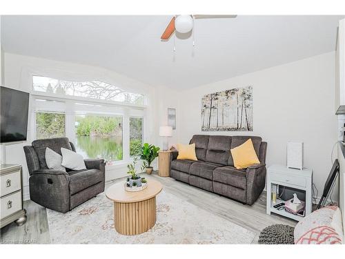 12 Bush Lane, Aberfoyle, ON - Indoor Photo Showing Living Room