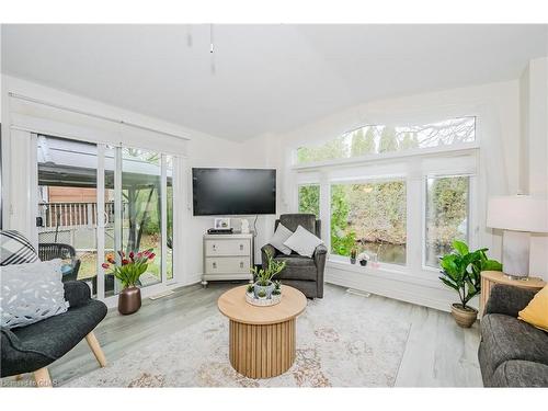 12 Bush Lane, Aberfoyle, ON - Indoor Photo Showing Living Room