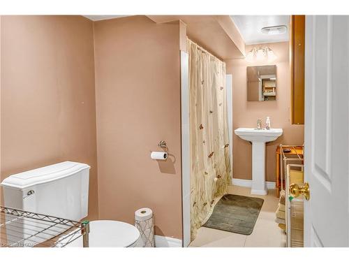 10 Collingwood Street, Guelph, ON - Indoor Photo Showing Bathroom