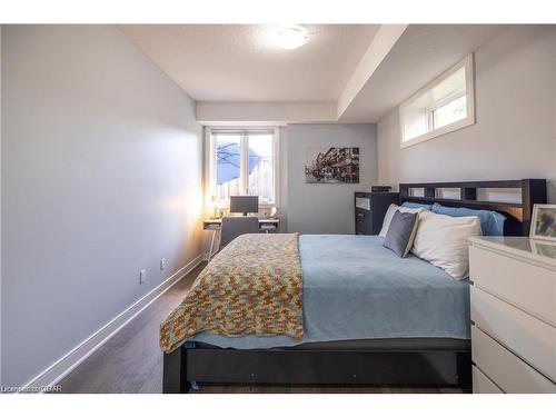 17-32 Arkell Road, Guelph, ON - Indoor Photo Showing Bedroom