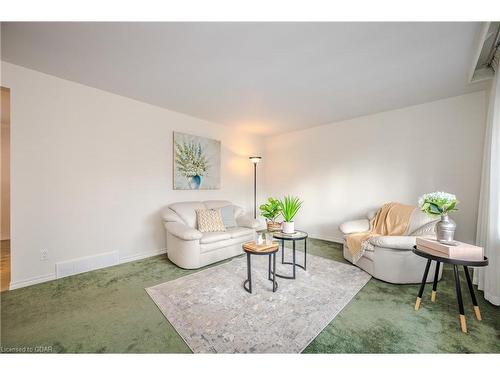 4 Lambert Crescent, Guelph, ON - Indoor Photo Showing Living Room