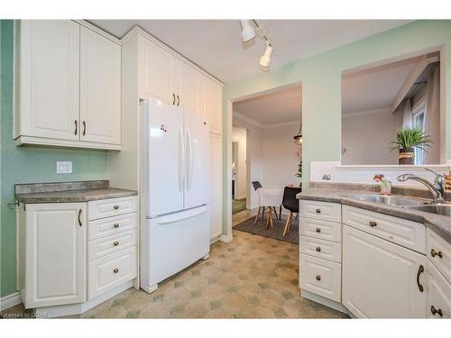 4 Lambert Crescent, Guelph, ON - Indoor Photo Showing Kitchen With Double Sink