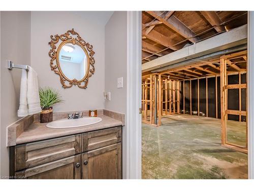 4 Lambert Crescent, Guelph, ON - Indoor Photo Showing Bathroom