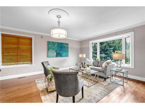 5819 Wellington Cty Rd 7, Guelph, ON - Indoor Photo Showing Living Room