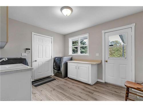 5819 Wellington Cty Rd 7, Guelph, ON - Indoor Photo Showing Laundry Room