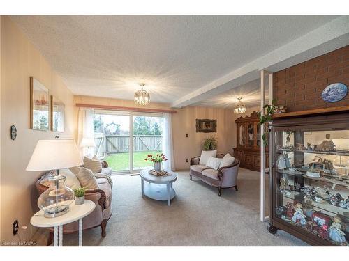 7147 Wellington Road No. 124 Road, Guelph/Eramosa, ON - Indoor Photo Showing Living Room