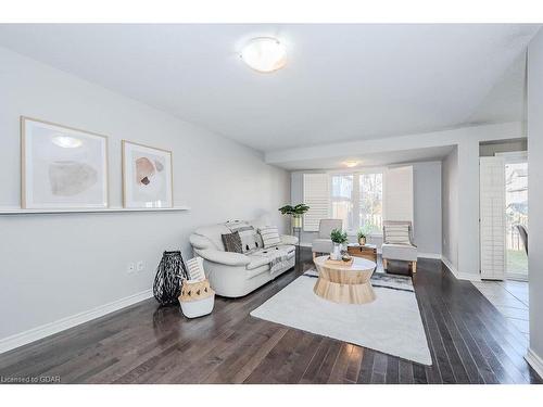 50 Wilkie Crescent, Guelph, ON - Indoor Photo Showing Living Room