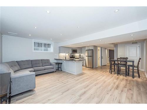 78 Amsterdam Crescent, Guelph, ON - Indoor Photo Showing Living Room