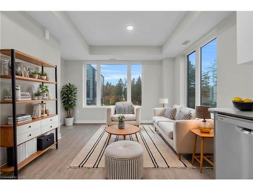 102-708 Woolwich Street, Guelph, ON - Indoor Photo Showing Living Room