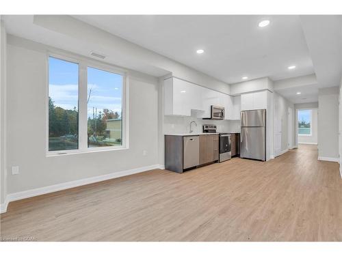 102-708 Woolwich Street, Guelph, ON - Indoor Photo Showing Kitchen