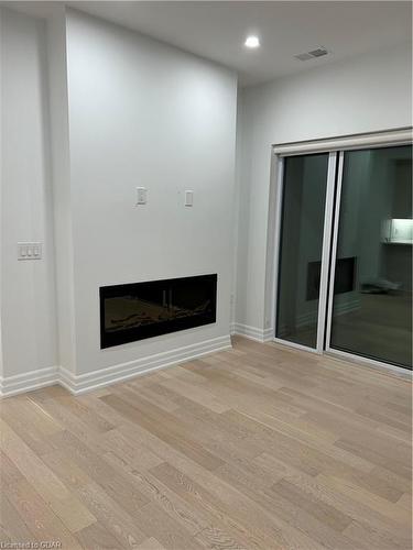 1001-1880 Gordon Street, Guelph, ON - Indoor With Fireplace