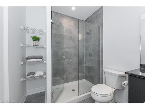 709-1878 Gordon Street, Guelph, ON - Indoor Photo Showing Bathroom