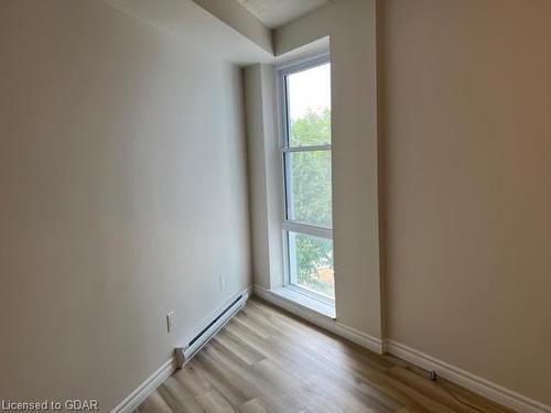 303-91 Conroy Crescent, Guelph, ON - Indoor Photo Showing Other Room