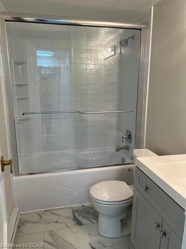 303-91 Conroy Crescent, Guelph, ON - Indoor Photo Showing Bathroom