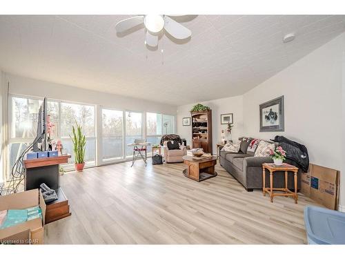 303-91 Conroy Crescent, Guelph, ON - Indoor Photo Showing Living Room