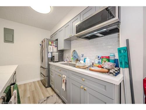 303-91 Conroy Crescent, Guelph, ON - Indoor Photo Showing Kitchen