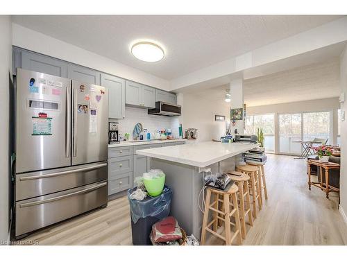 303-91 Conroy Crescent, Guelph, ON - Indoor Photo Showing Kitchen