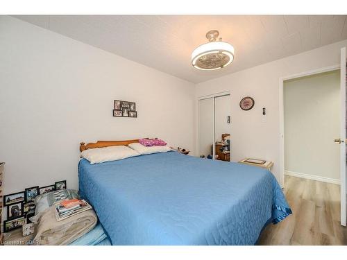 303-91 Conroy Crescent, Guelph, ON - Indoor Photo Showing Bedroom