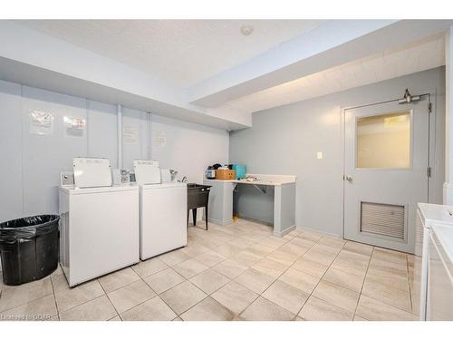 303-91 Conroy Crescent, Guelph, ON - Indoor Photo Showing Laundry Room