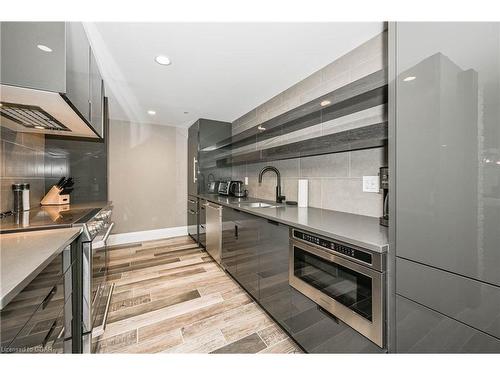 801-73 Arthur Street S, Guelph, ON - Indoor Photo Showing Kitchen With Upgraded Kitchen