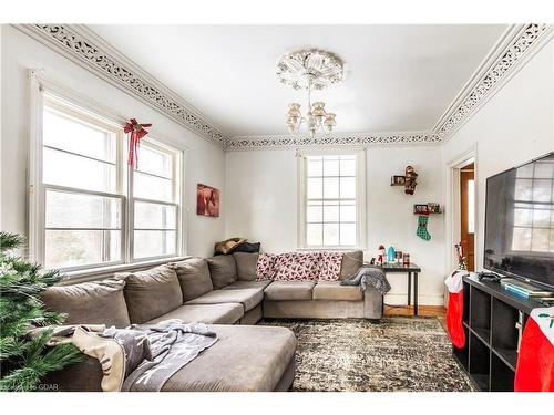 3485 Old Beverly Road, Cambridge, ON - Indoor Photo Showing Living Room