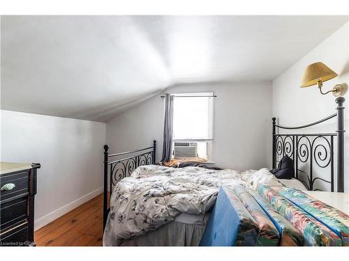 3485 Old Beverly Road, Cambridge, ON - Indoor Photo Showing Bedroom