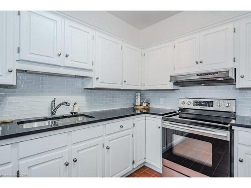 8-196 Arthur Street N, Guelph, ON - Indoor Photo Showing Kitchen With Double Sink With Upgraded Kitchen